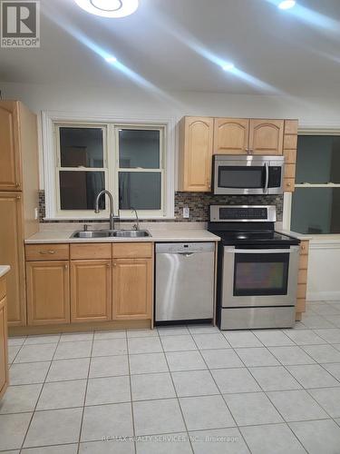 321 Cadillac Avenue S, Oshawa, ON - Indoor Photo Showing Kitchen With Double Sink