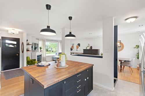 218 Morgan Crescent, Winnipeg, MB - Indoor Photo Showing Kitchen