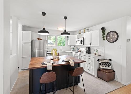 218 Morgan Crescent, Winnipeg, MB - Indoor Photo Showing Kitchen