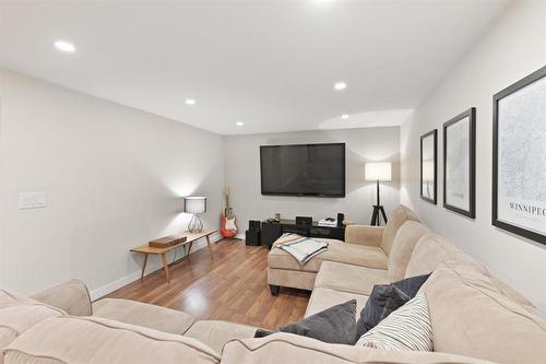 218 Morgan Crescent, Winnipeg, MB - Indoor Photo Showing Living Room