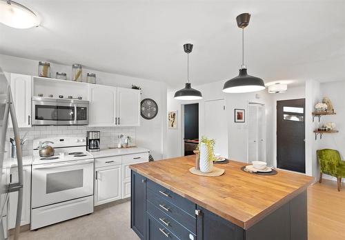 218 Morgan Crescent, Winnipeg, MB - Indoor Photo Showing Kitchen