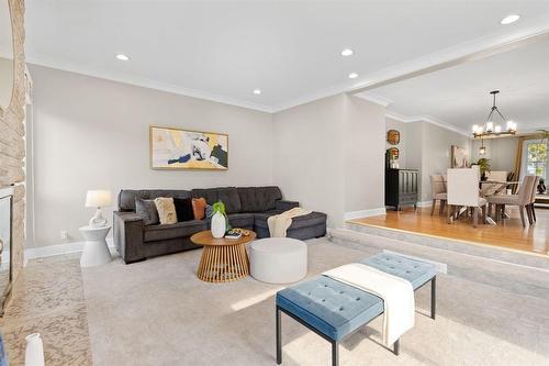 637 Waterloo Street, Winnipeg, MB - Indoor Photo Showing Living Room