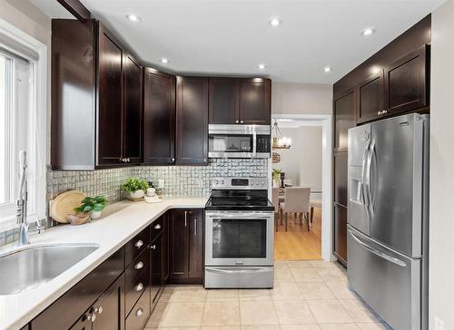 637 Waterloo Street, Winnipeg, MB - Indoor Photo Showing Kitchen With Upgraded Kitchen