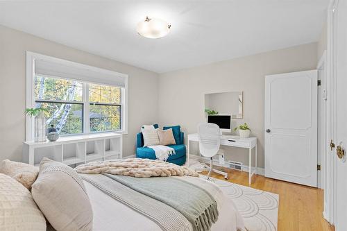 637 Waterloo Street, Winnipeg, MB - Indoor Photo Showing Bedroom