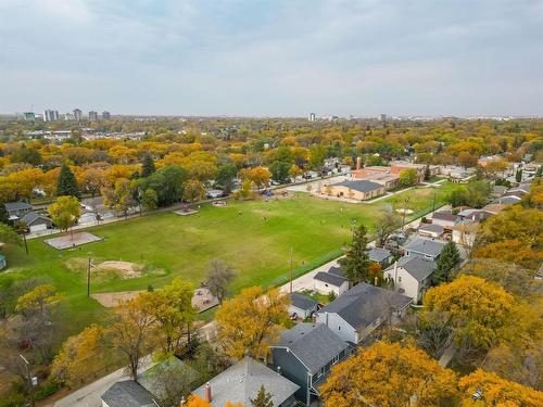 637 Waterloo Street, Winnipeg, MB - Outdoor With View