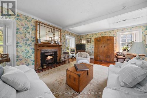 162 Leslie Road, Belleville, ON - Indoor Photo Showing Living Room With Fireplace