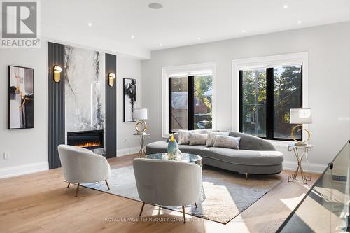 422 Hounslow Avenue, Toronto, ON - Indoor Photo Showing Living Room