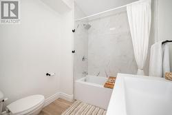 Main floor full bath - 