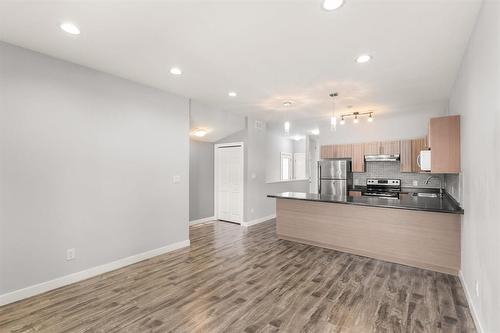 138 Lansdowne Avenue, Winnipeg, MB - Indoor Photo Showing Kitchen