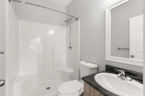 138 Lansdowne Avenue, Winnipeg, MB - Indoor Photo Showing Bathroom