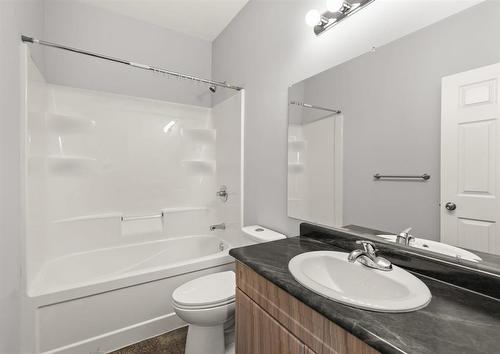 138 Lansdowne Avenue, Winnipeg, MB - Indoor Photo Showing Bathroom