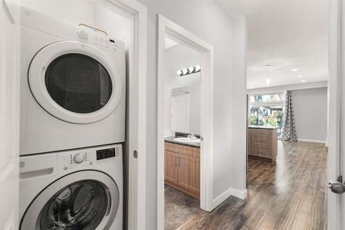 138 Lansdowne Avenue, Winnipeg, MB - Indoor Photo Showing Laundry Room