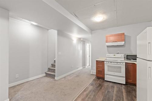 138 Lansdowne Avenue, Winnipeg, MB - Indoor Photo Showing Kitchen