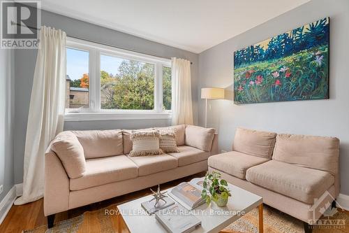 100 Noel Street, Ottawa, ON - Indoor Photo Showing Living Room