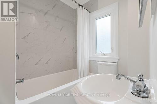 100 Noel Street, Ottawa, ON - Indoor Photo Showing Bathroom