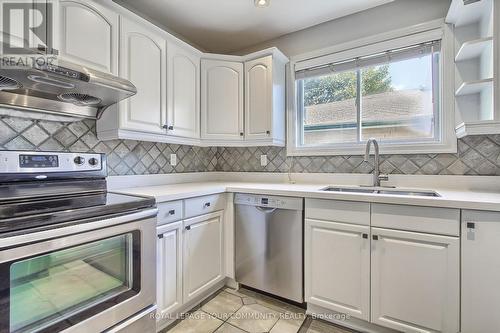 743 Greenfield Crescent, Newmarket, ON - Indoor Photo Showing Kitchen With Stainless Steel Kitchen With Double Sink