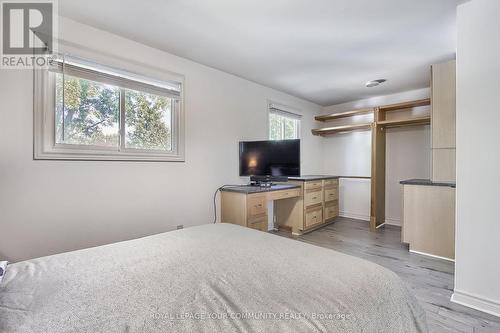 743 Greenfield Crescent, Newmarket, ON - Indoor Photo Showing Bedroom