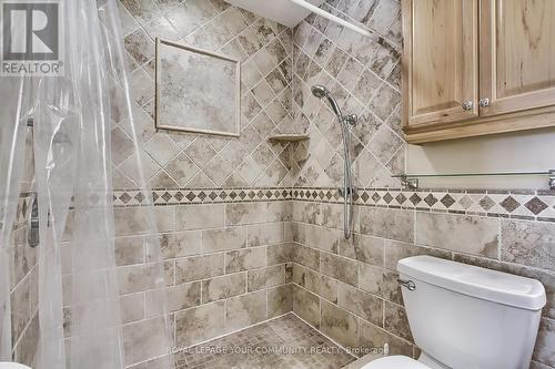 743 Greenfield Crescent, Newmarket, ON - Indoor Photo Showing Bathroom