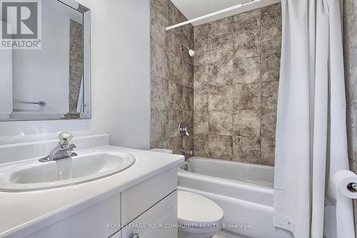 743 Greenfield Crescent, Newmarket, ON - Indoor Photo Showing Bathroom