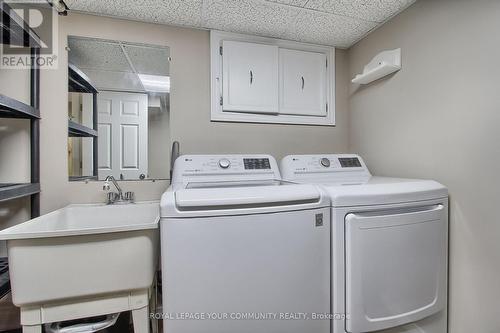 743 Greenfield Crescent, Newmarket, ON - Indoor Photo Showing Laundry Room