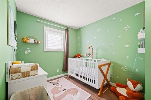 50 Hyatt Place, Winnipeg, MB - Indoor Photo Showing Bedroom