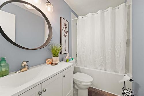 50 Hyatt Place, Winnipeg, MB - Indoor Photo Showing Bathroom