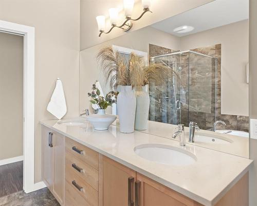 10 Sundog Drive, Winnipeg, MB - Indoor Photo Showing Bathroom