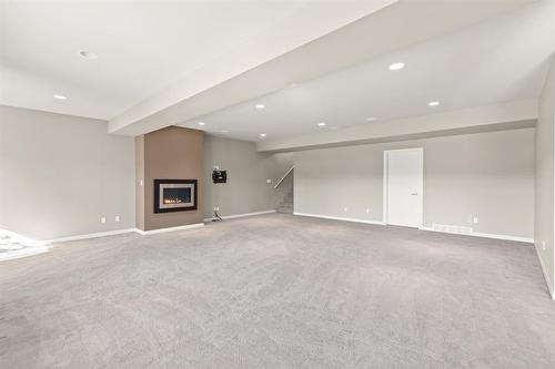 10 Sundog Drive, Winnipeg, MB - Indoor With Fireplace