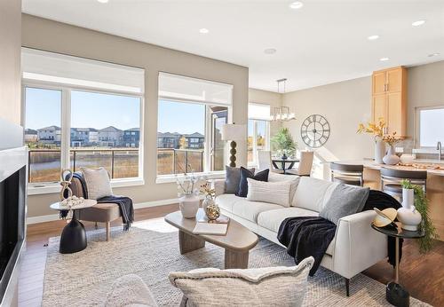 10 Sundog Drive, Winnipeg, MB - Indoor Photo Showing Living Room