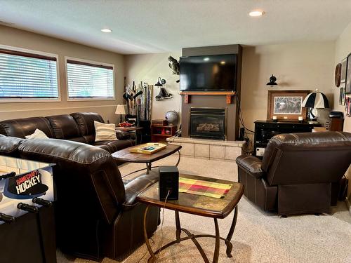 254 305Th Avenue, Kimberley, BC - Indoor Photo Showing Living Room With Fireplace