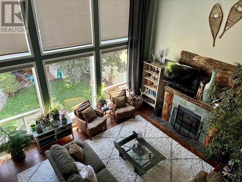 254 305Th Avenue, Kimberley, BC - Indoor Photo Showing Living Room With Fireplace