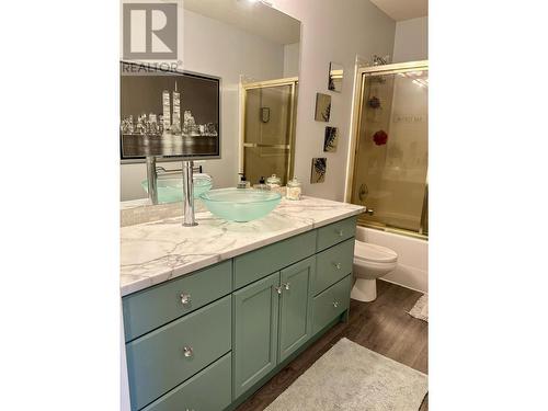 254 305Th Avenue, Kimberley, BC - Indoor Photo Showing Bathroom