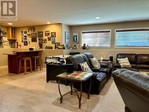 254 305Th Avenue, Kimberley, BC - Indoor Photo Showing Living Room