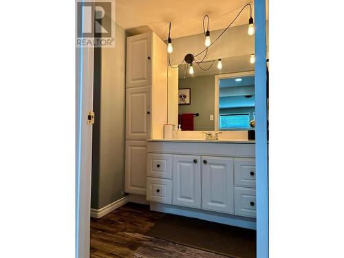 254 305Th Avenue, Kimberley, BC - Indoor Photo Showing Bathroom