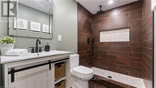 71 Garden Crescent, Brant, ON - Indoor Photo Showing Bathroom