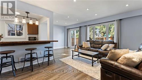 71 Garden Crescent, Brant, ON - Indoor Photo Showing Living Room