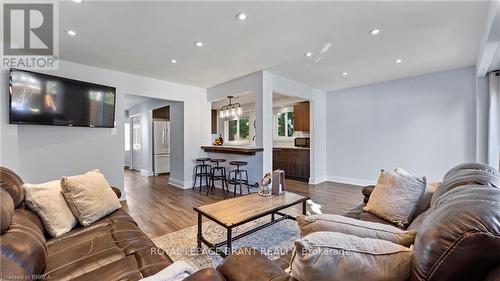 71 Garden Crescent, Brant, ON - Indoor Photo Showing Living Room