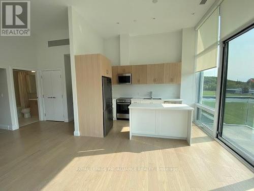 413 - 58 Plant Street, Quinte West, ON - Indoor Photo Showing Kitchen