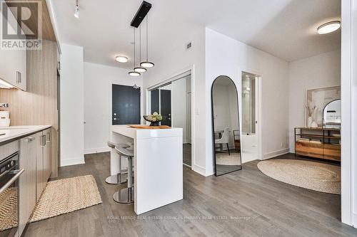 Gr36 - 1575 Lakeshore Road W, Mississauga, ON - Indoor Photo Showing Kitchen