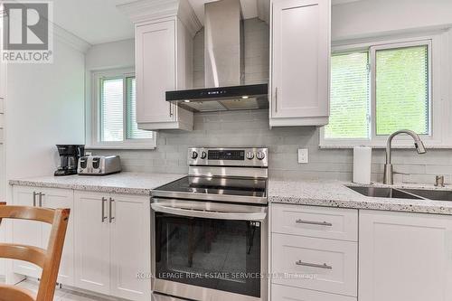 1316 Playford Road, Mississauga, ON - Indoor Photo Showing Kitchen With Upgraded Kitchen