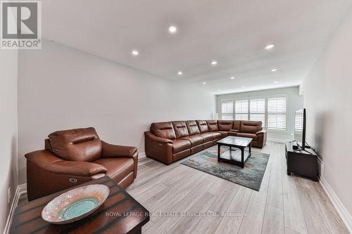 1316 Playford Road, Mississauga, ON - Indoor Photo Showing Living Room