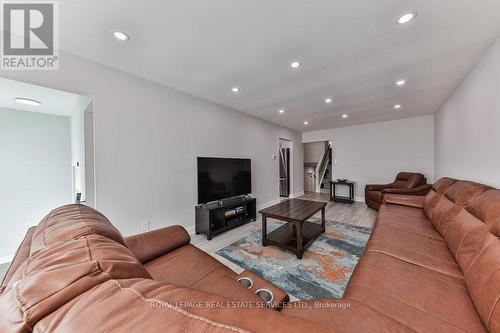 1316 Playford Road, Mississauga, ON - Indoor Photo Showing Living Room