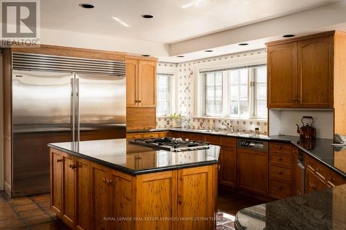 23 Dewbourne Avenue, Toronto, ON - Indoor Photo Showing Kitchen