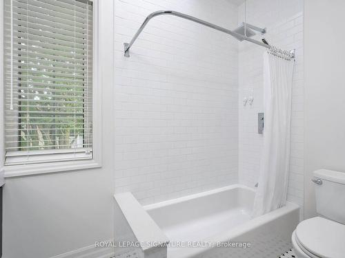 109 Manning Ave, Toronto, ON - Indoor Photo Showing Bathroom