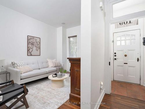 109 Manning Ave, Toronto, ON - Indoor Photo Showing Living Room