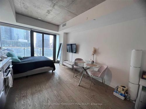 1005-224 King St W, Toronto, ON - Indoor Photo Showing Bedroom