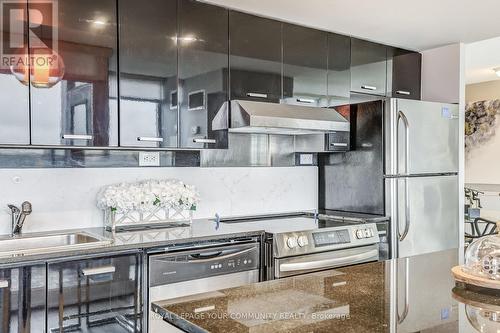 821 - 19 Singer Court, Toronto, ON - Indoor Photo Showing Kitchen