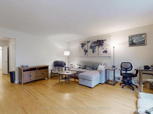 29 Love Cres, Toronto, ON - Indoor Photo Showing Living Room