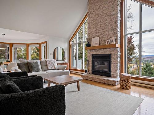 Living room - 272 Rue Du Sommet, Mont-Tremblant, QC - Indoor Photo Showing Living Room With Fireplace