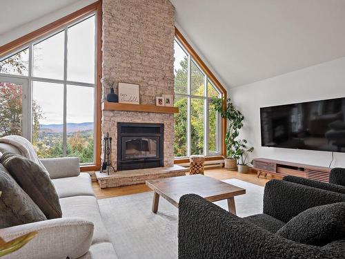 Salon - 272 Rue Du Sommet, Mont-Tremblant, QC - Indoor Photo Showing Living Room With Fireplace